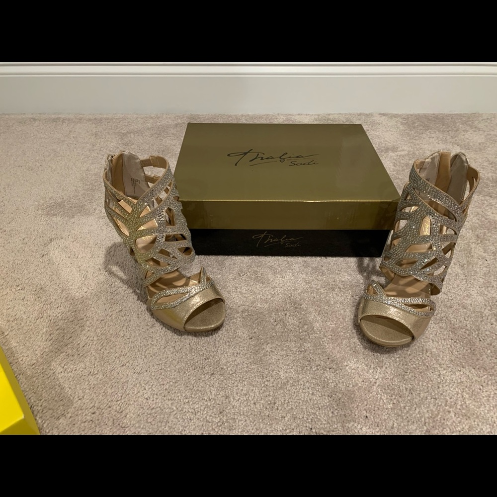 Thalia Sodi Serenagld Champagne heels